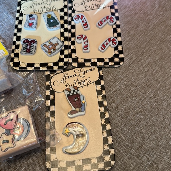 3 sets of Decorative buttons, 2 rubber stamps button & bear design.NEW - Picture 2 of 3
